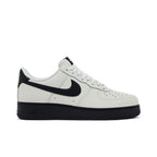 Nike Air Force 1 '07 Light Bone Black – boční pohled | Purekickz