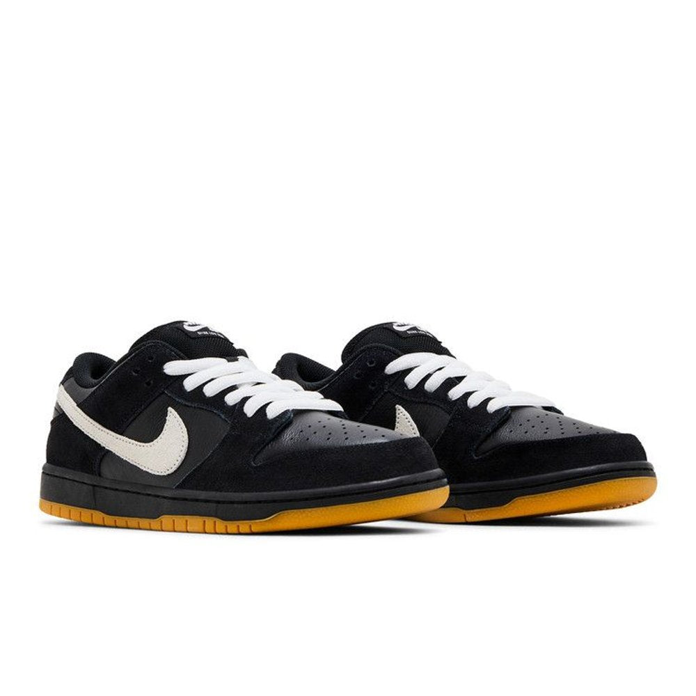 Nike Dunk Low Pro SB Black White Gum – lifestyle foto | Purekickz