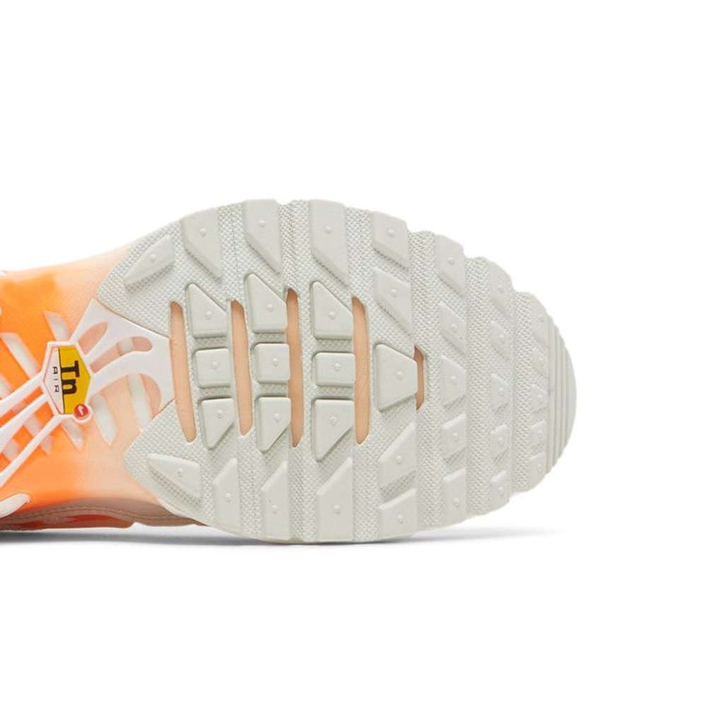 Nike Air Max Plus White Atomic Orange (W) – pohled shora | Purekickz