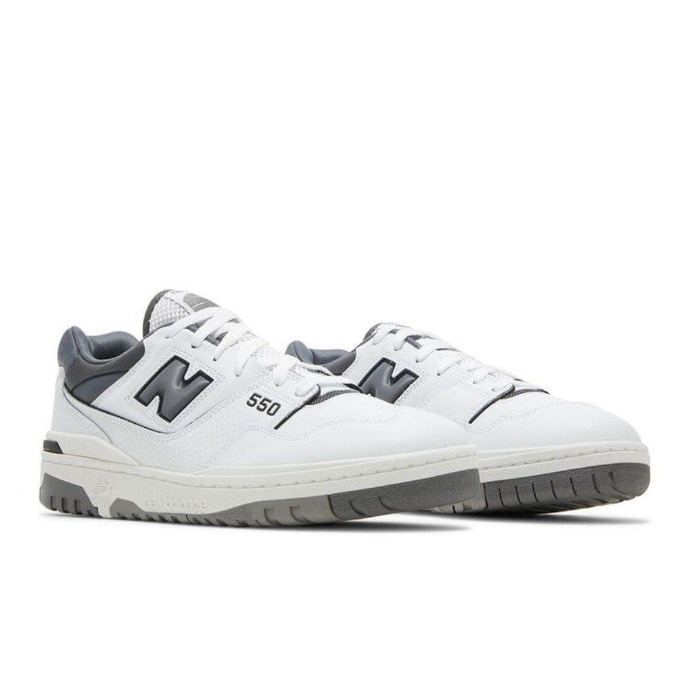 New Balance 550 White Grey Dark Grey – lifestyle foto | Purekickz