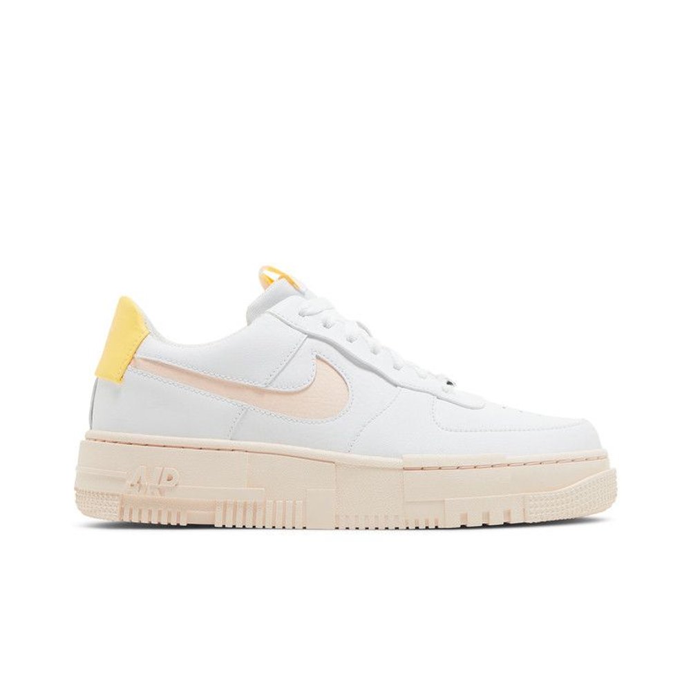 Nike Air Force 1 Pixel Arctic Orange (W) – boční pohled | Purekickz