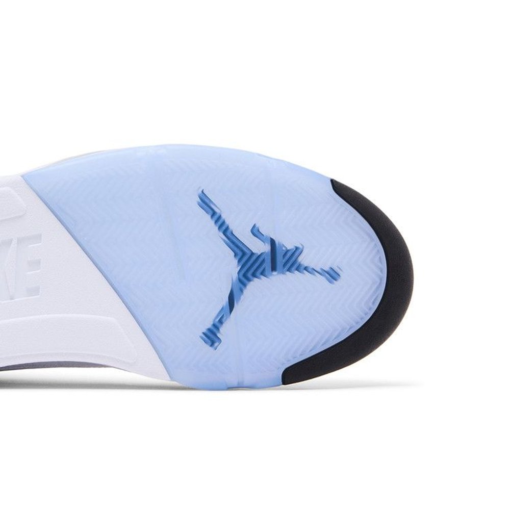 Jordan 5 Retro White Metallic (2026) – pohled shora | Purekickz
