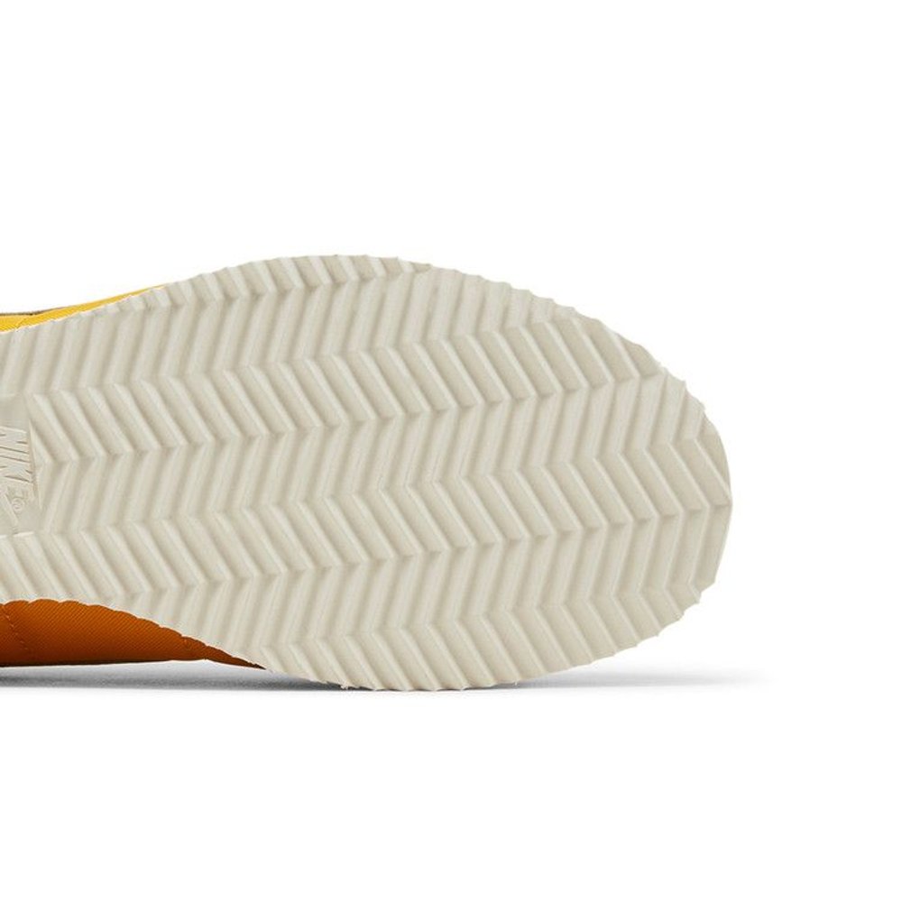 Nike Cortez Textile Yellow Ochre Gorge Green (W) – pohled shora | Purekickz