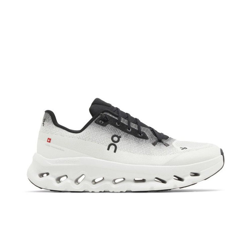 On Running Cloudtilt Black Ivory – boční pohled | Purekickz