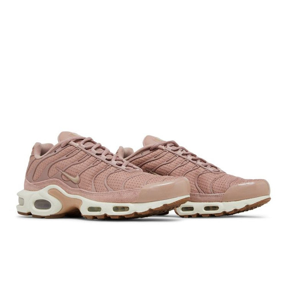 Nike Air Max Plus Particle Pink (W) – lifestyle foto | Purekickz