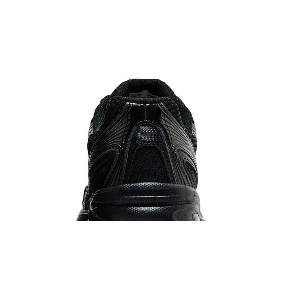 New Balance 740 Triple Black – detail materiálu | Purekickz