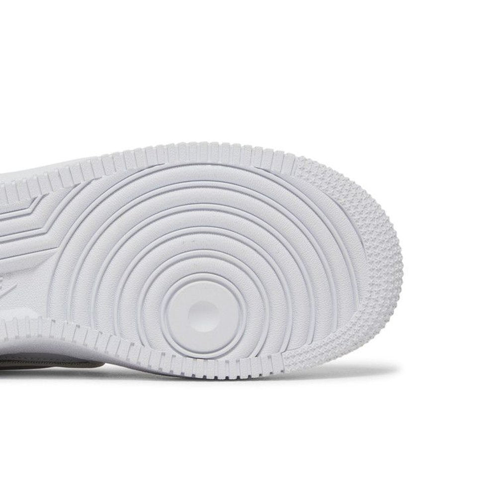 Nike Air Force 1 Low 1/1 White (GS) – pohled shora | Purekickz