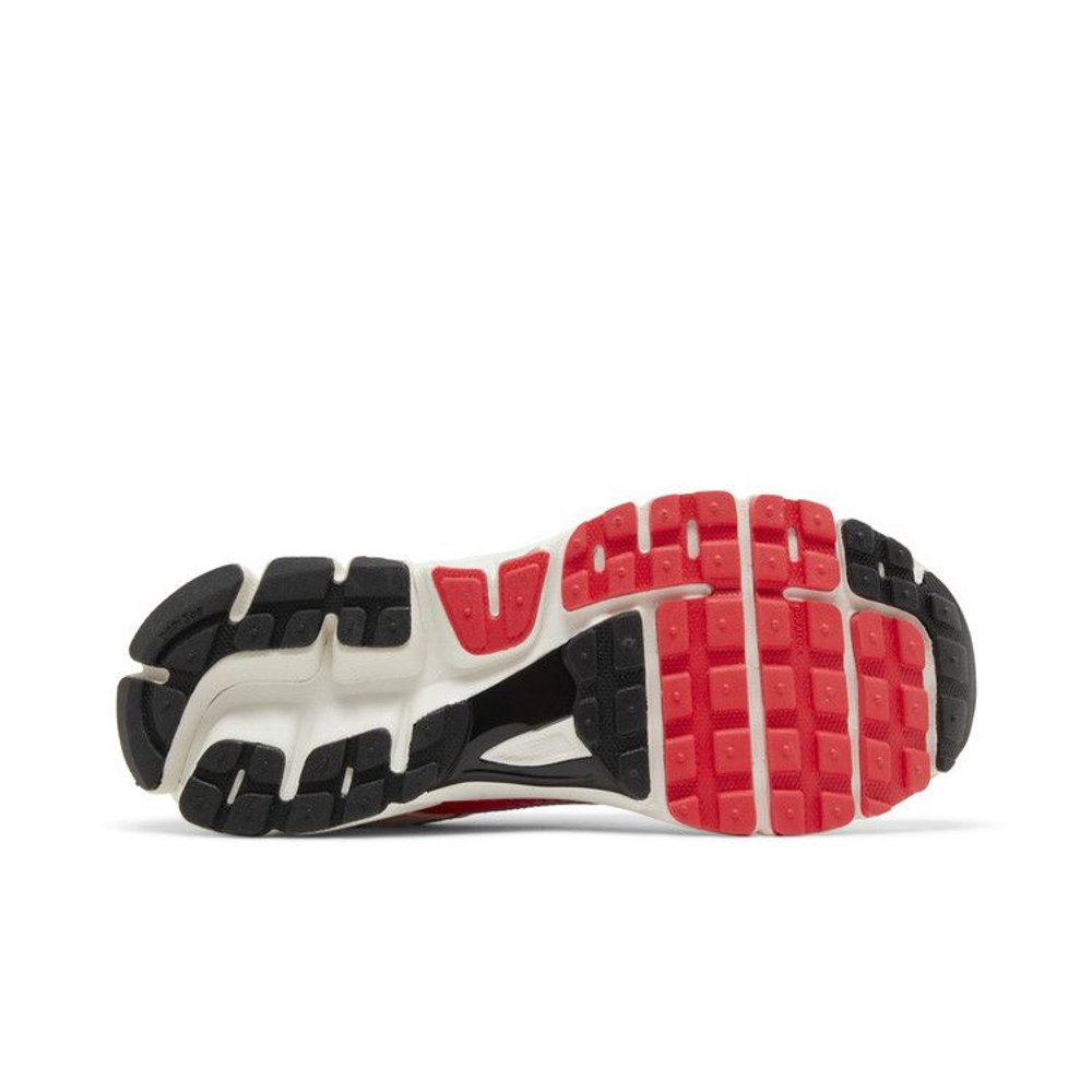 Nike Zoom Vomero 5 Siren Red (W) – zadní pohled | Purekickz