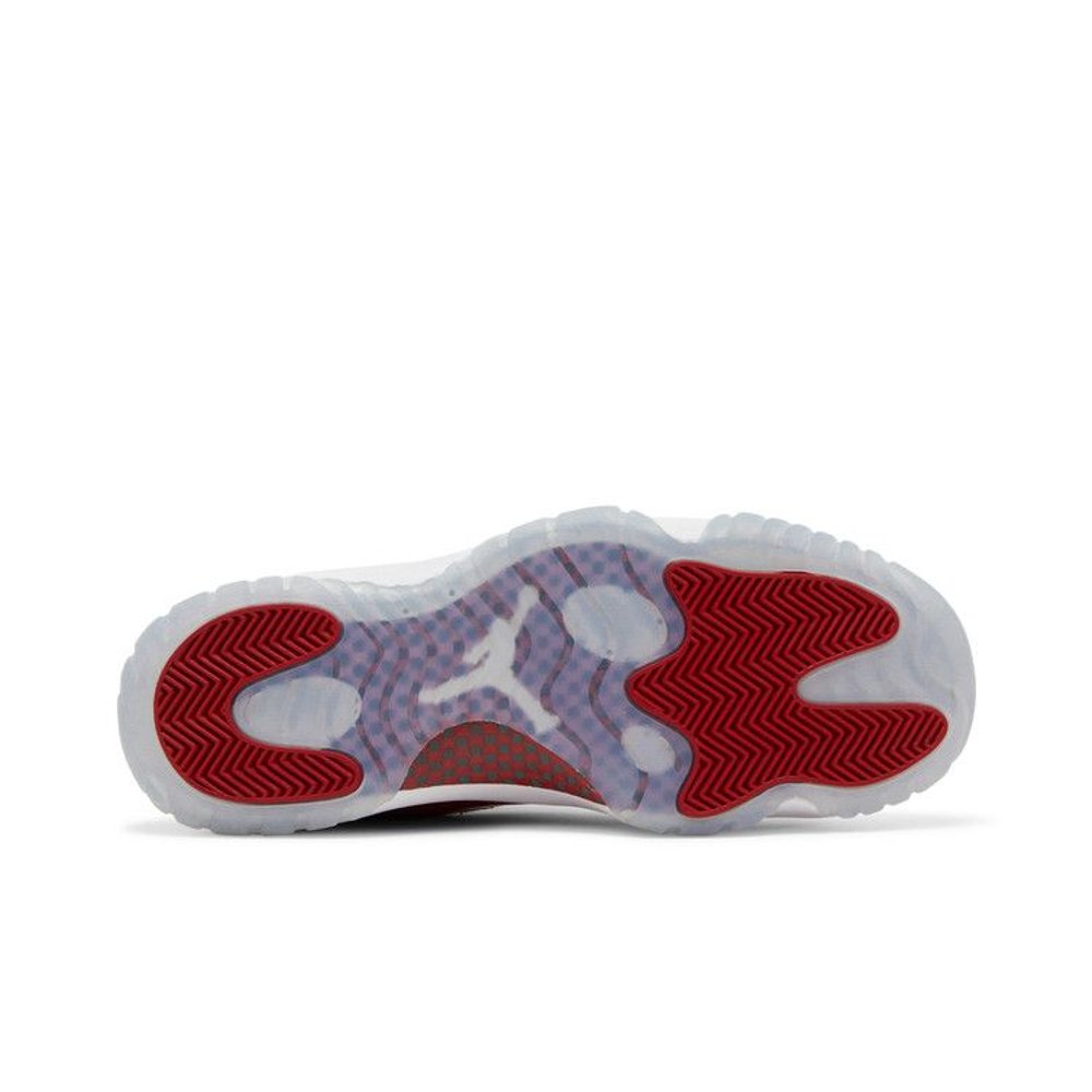 Jordan 11 Retro Cherry (2022) – zadní pohled | Purekickz