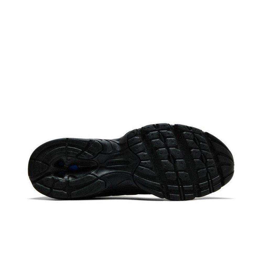 New Balance 740 Triple Black – zadní pohled | Purekickz
