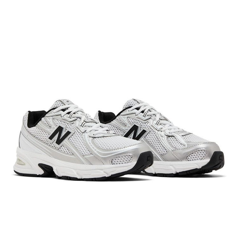 New Balance 740 White Silver Metallic Navy – lifestyle foto | Purekickz