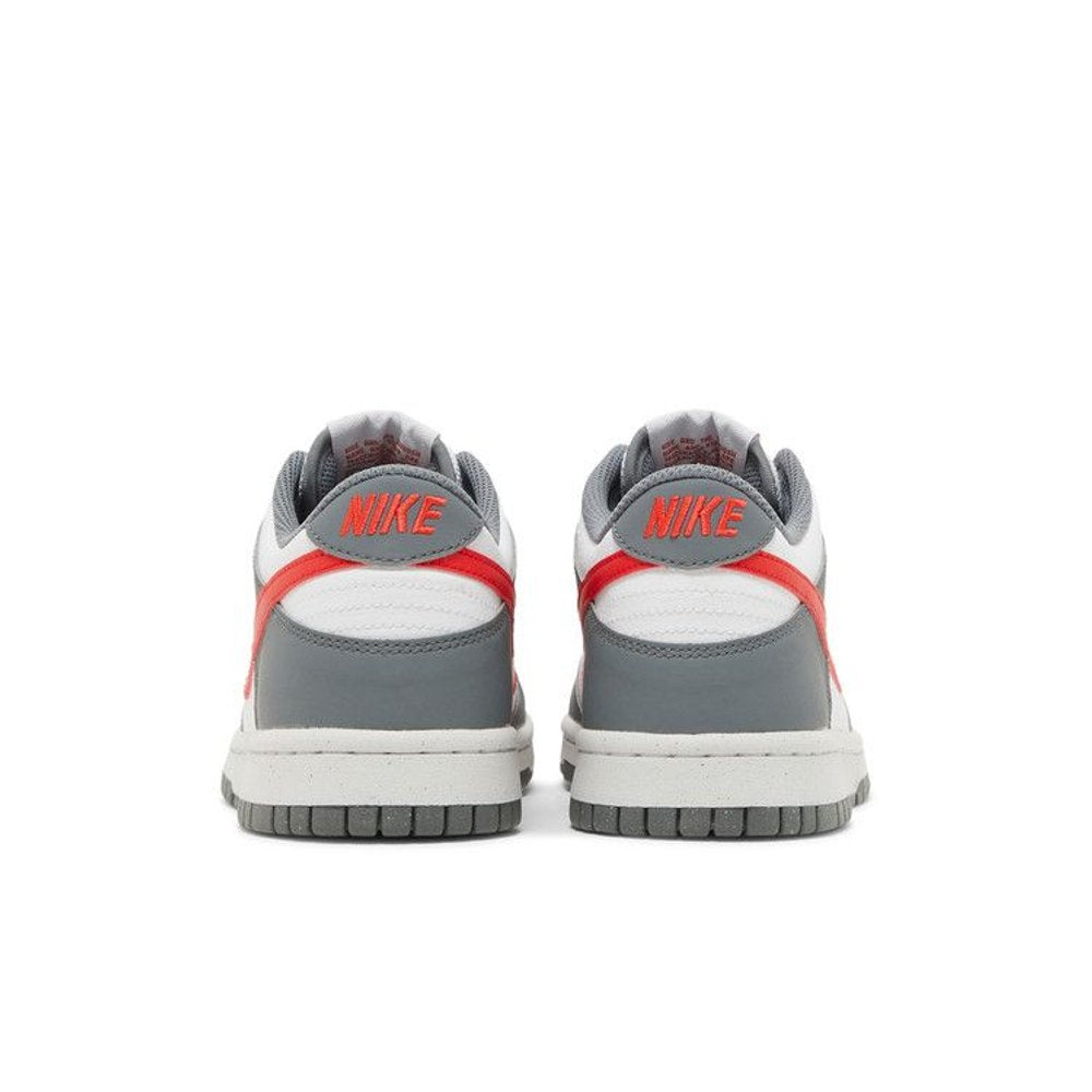 Nike Dunk Low Next Nature Smoke Grey Light Crimson (GS) – podrážka | Purekickz