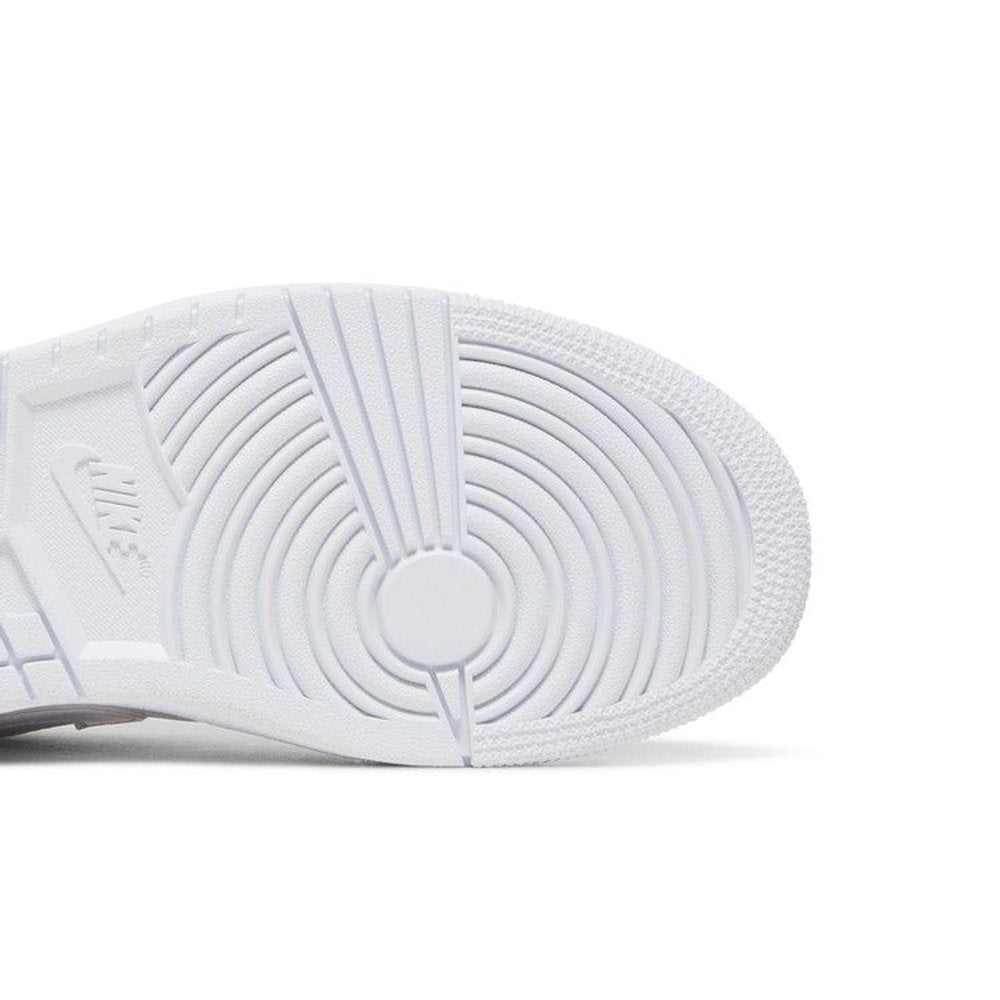 Jordan 1 Low Triple White (2022) (W) – pohled shora | Purekickz