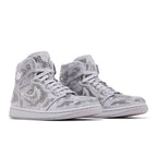 Jordan 1 Retro High OG Swarovski Vast Grey (W) – lifestyle foto | Purekickz