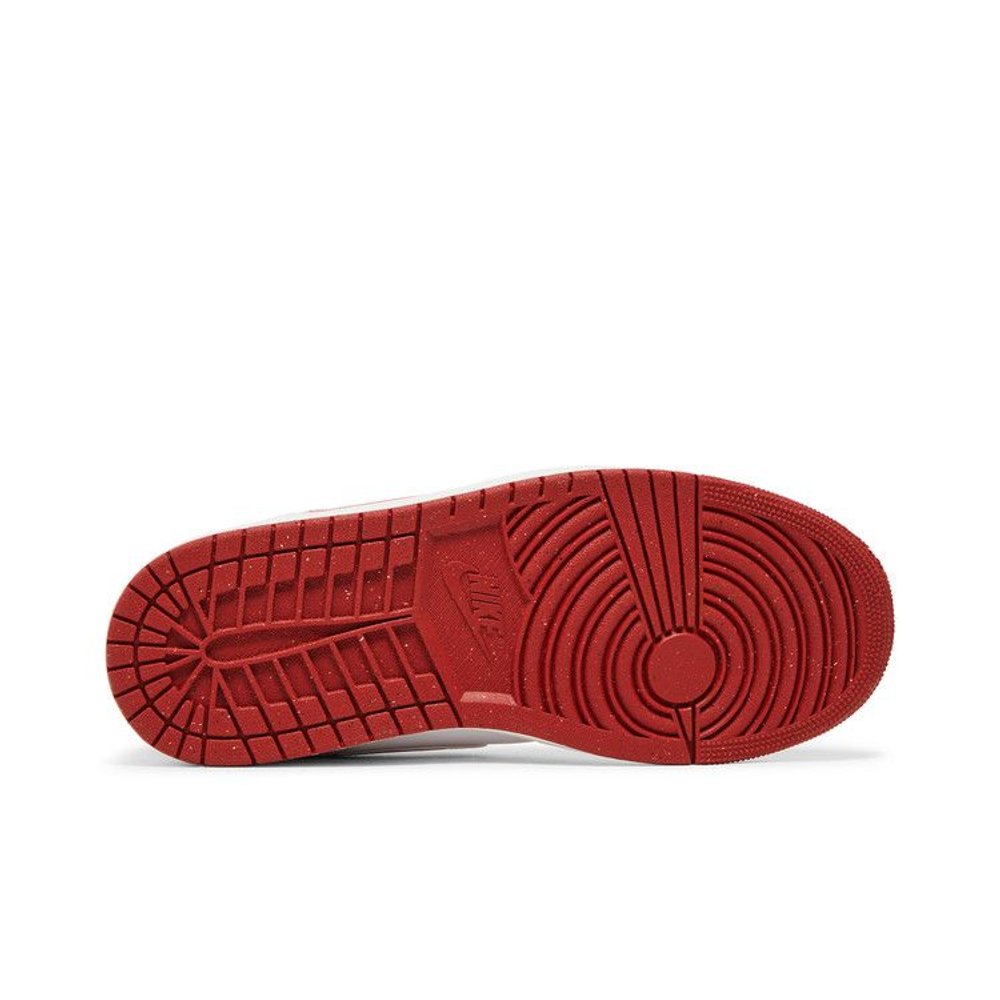 Jordan 1 Mid SE Dune Red – zadní pohled | Purekickz
