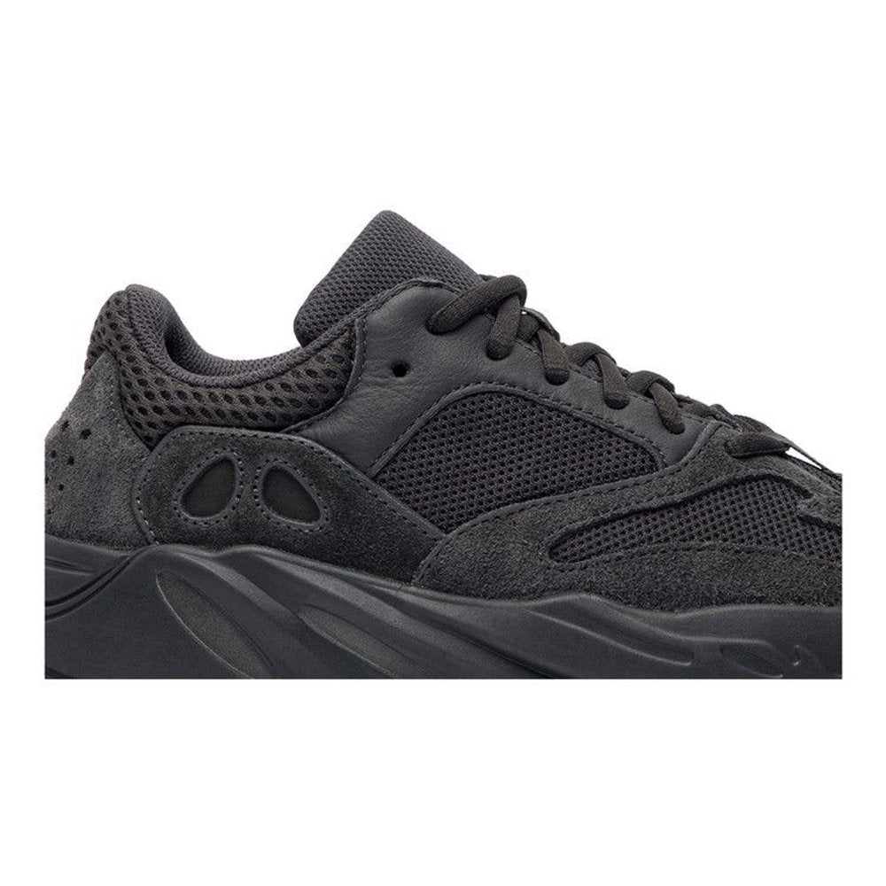 adidas Yeezy Boost 700 Utility Black – detail | Purekickz