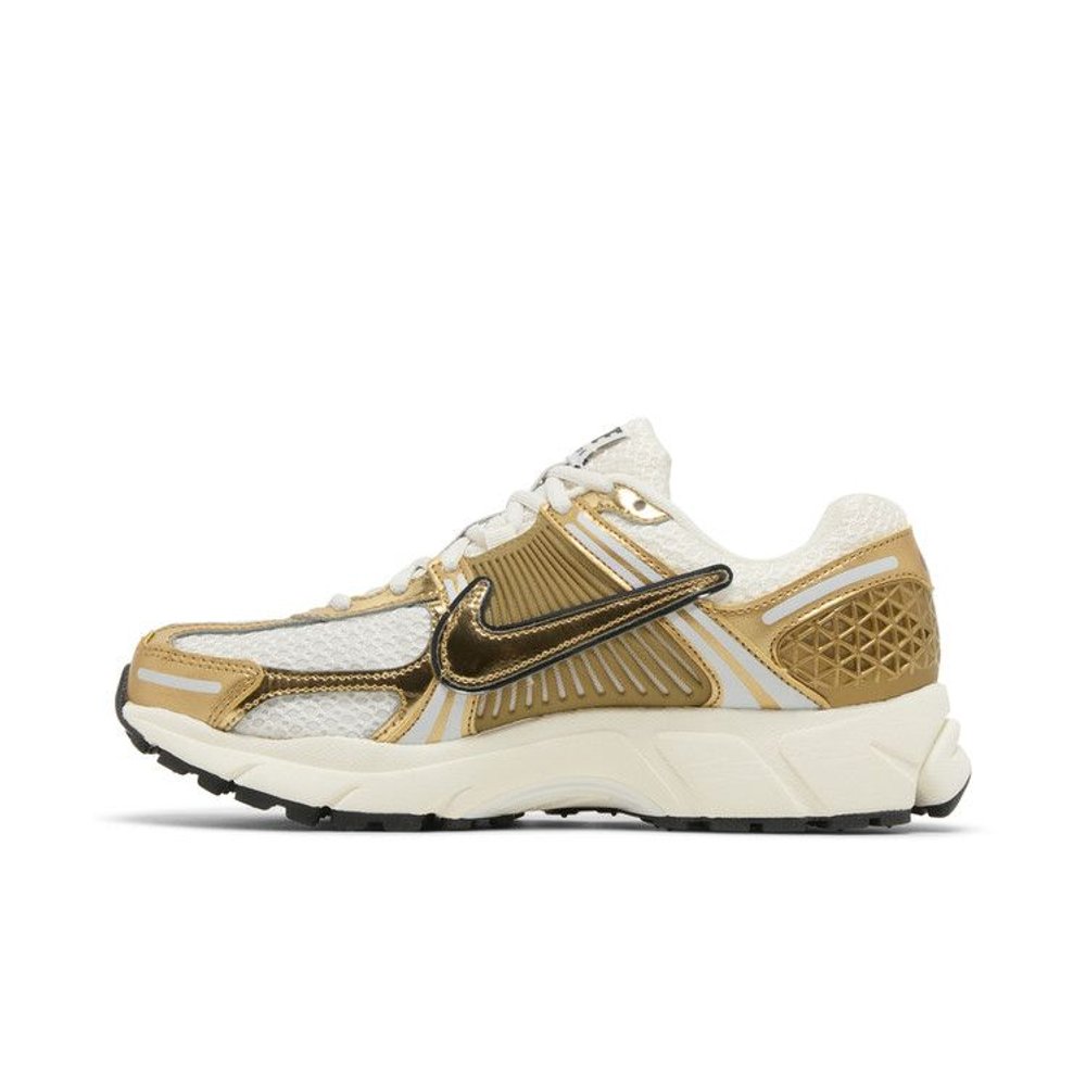 Nike Zoom Vomero 5 Metallic Gold (W) – hlavní pohled | Purekickz