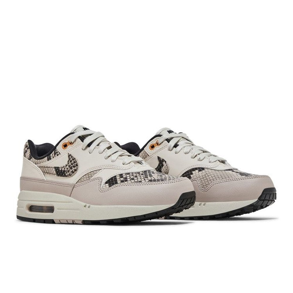 Nike Air Max 1 Snakeskin Light Orewood Brown (W) – lifestyle foto | Purekickz