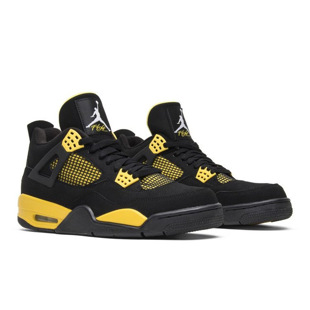 Jordan 4 Retro Thunder (2012) – lifestyle foto | Purekickz