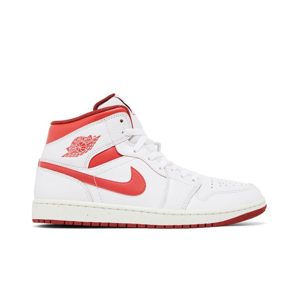 Jordan 1 Mid SE Dune Red – boční pohled | Purekickz