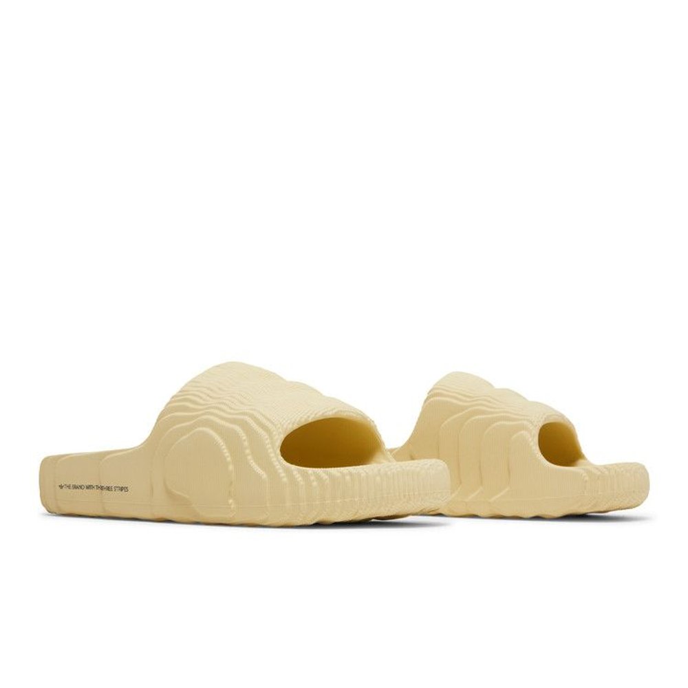 adidas Adilette 22 Slides St Desert Sand – lifestyle foto | Purekickz