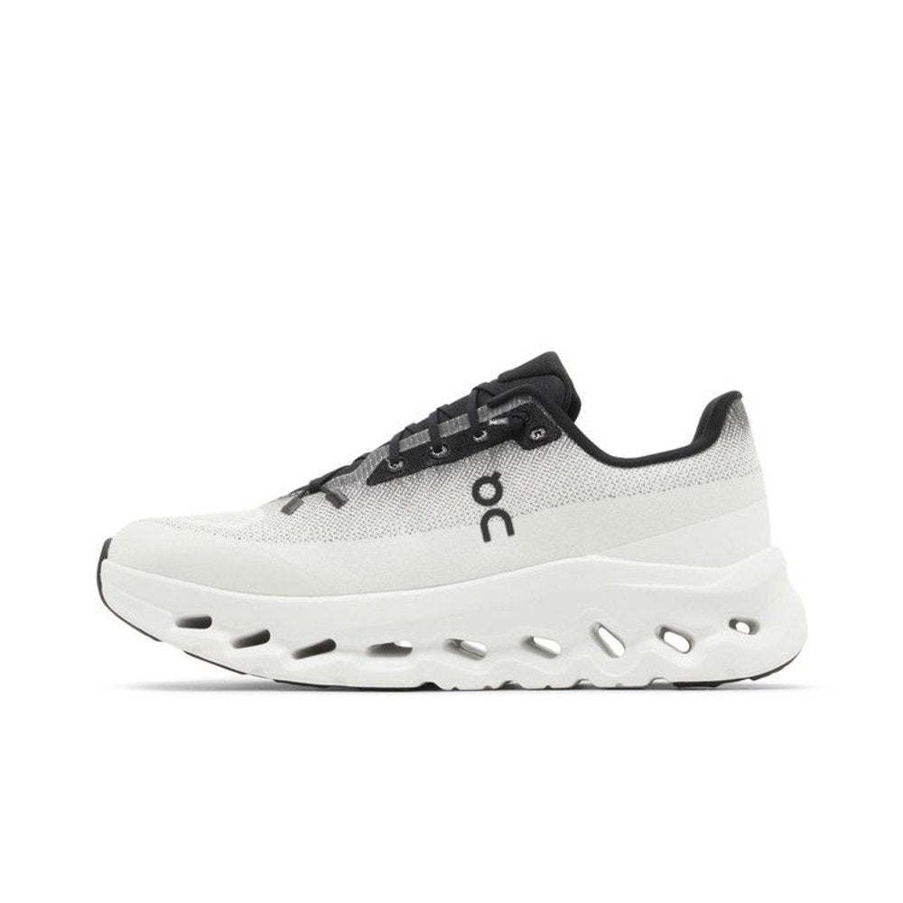 On Running Cloudtilt Black Ivory – hlavní pohled | Purekickz