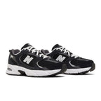 New Balance 530 Classic Black Grey – lifestyle foto | Purekickz