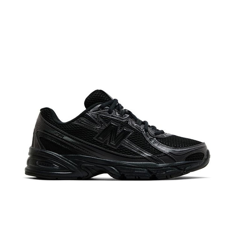 New Balance 740 Triple Black – boční pohled | Purekickz