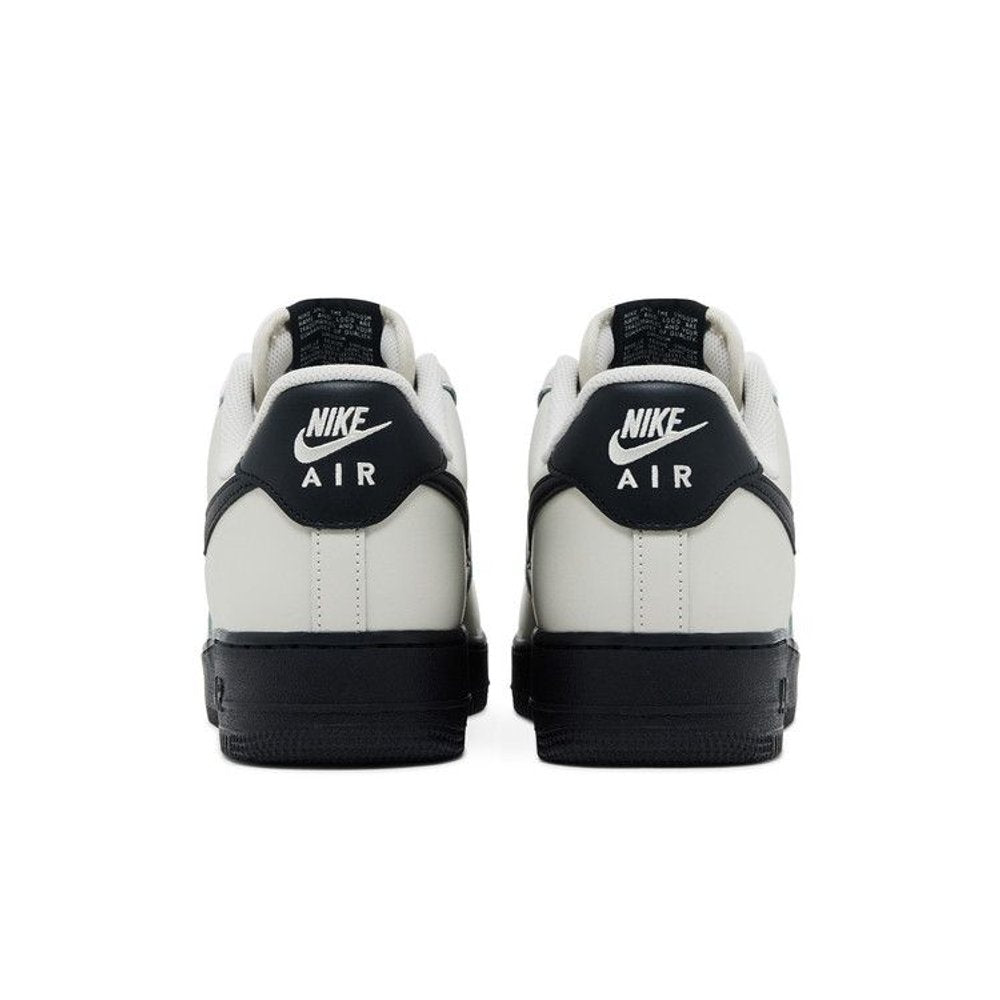 Nike Air Force 1 '07 Light Bone Black – podrážka | Purekickz