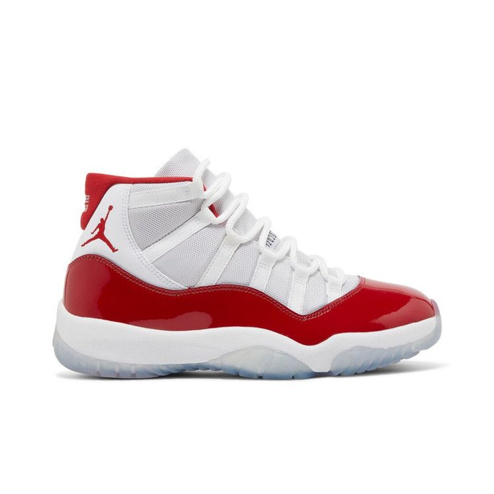 Jordan 11 Retro Cherry (2022) – boční pohled | Purekickz
