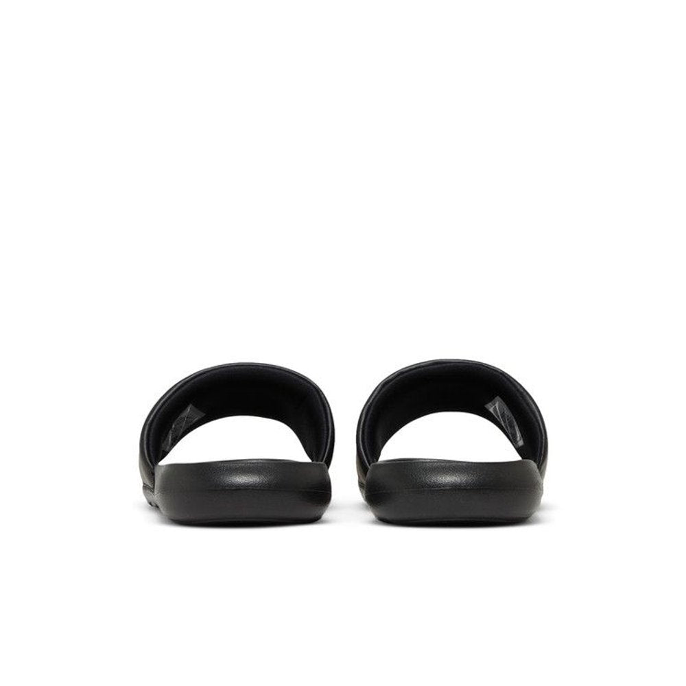Nike Victori One Slide Triple Black – podrážka | Purekickz