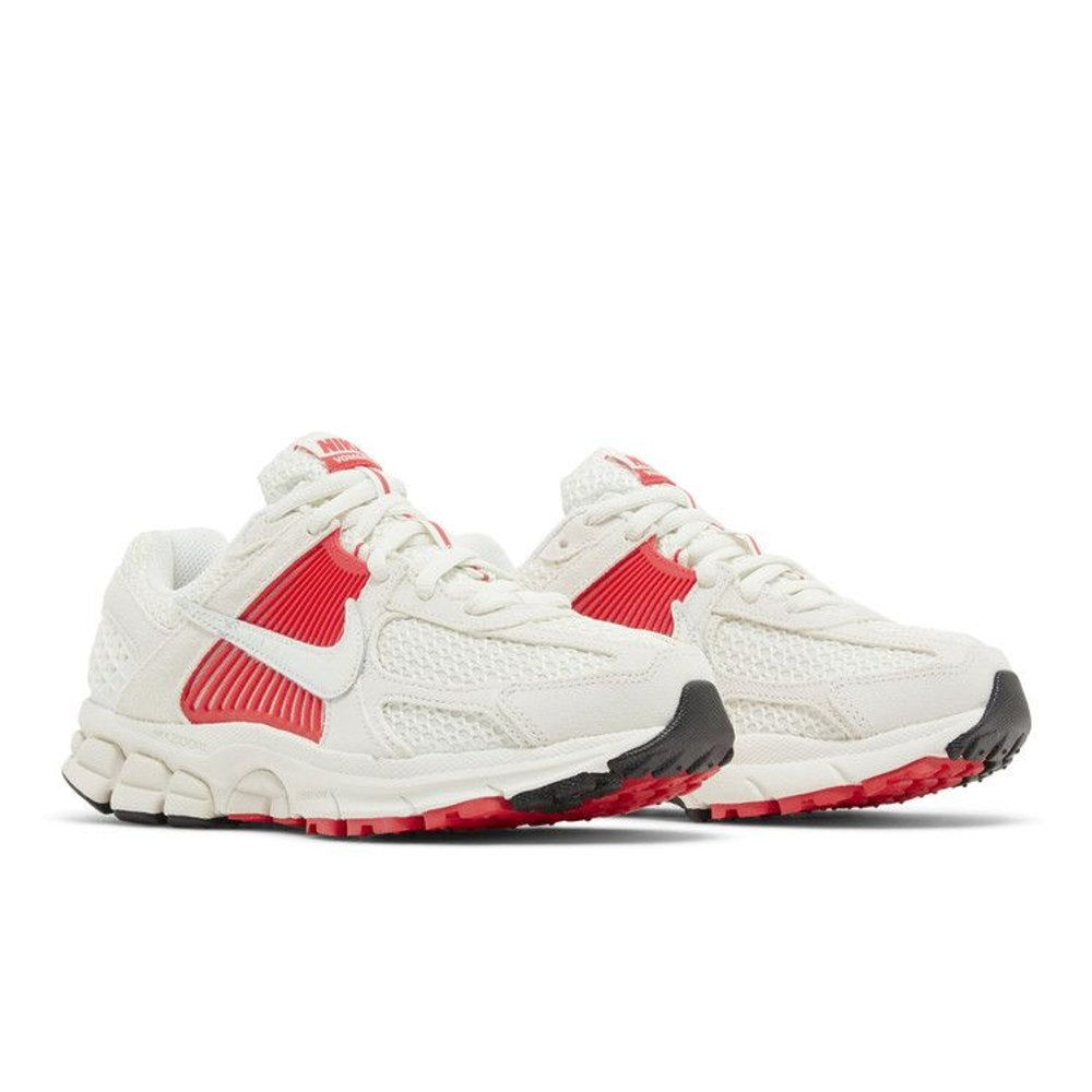 Nike Zoom Vomero 5 Siren Red (W) – lifestyle foto | Purekickz