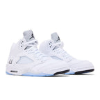 Jordan 5 Retro White Metallic (2026) – lifestyle foto | Purekickz
