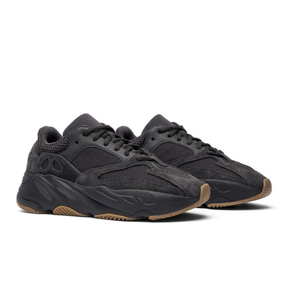 adidas Yeezy Boost 700 Utility Black – lifestyle foto | Purekickz