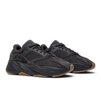 adidas Yeezy Boost 700 Utility Black – lifestyle foto | Purekickz