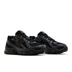 New Balance 740 Triple Black – lifestyle foto | Purekickz