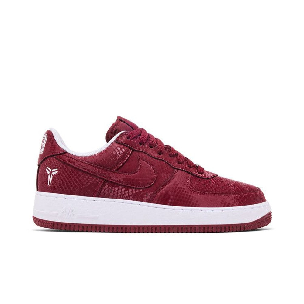 Nike Air Force 1 Low Kobe Bryant Forever Lower Merion Away – boční pohled | Purekickz