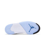 Jordan 5 Retro White Metallic (2026) – zadní pohled | Purekickz