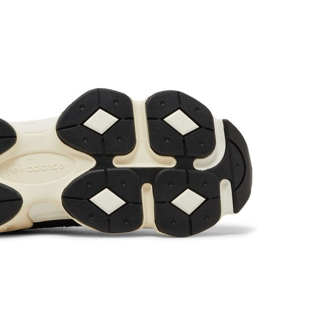 New Balance 9060 Black White – pohled shora | Purekickz