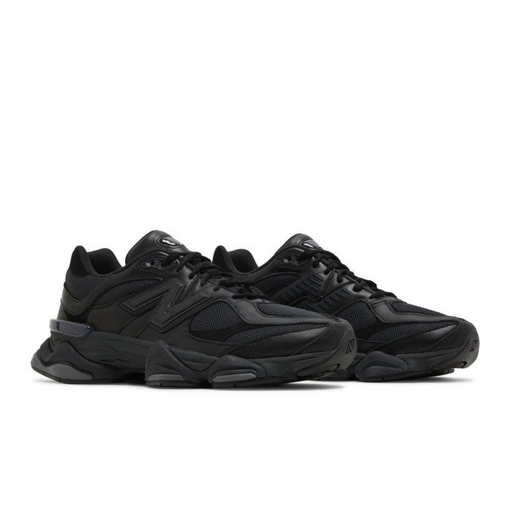 New Balance 9060 Triple Black Leather – lifestyle foto | Purekickz