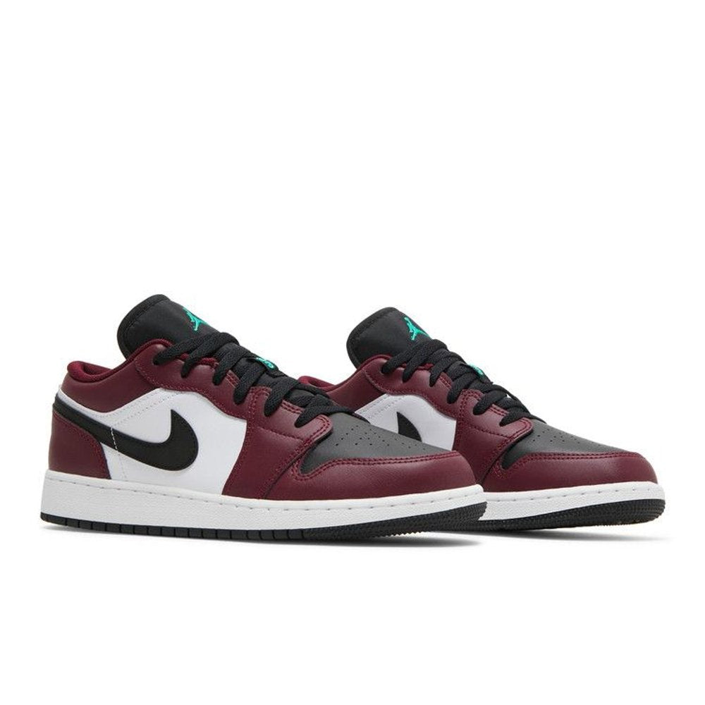Jordan 1 Low SE Dark Beetroot Roma Green (GS) – lifestyle foto | Purekickz