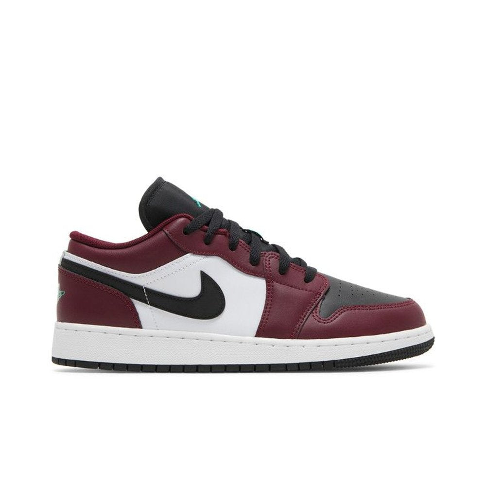 Jordan 1 Low SE Dark Beetroot Roma Green (GS) – boční pohled | Purekickz
