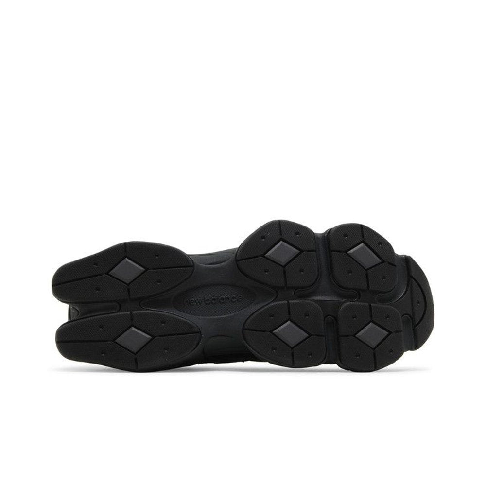 New Balance 9060 Triple Black Leather – zadní pohled | Purekickz