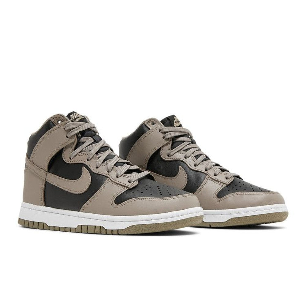 Nike Dunk High Moon Fossil (W) – lifestyle foto | Purekickz