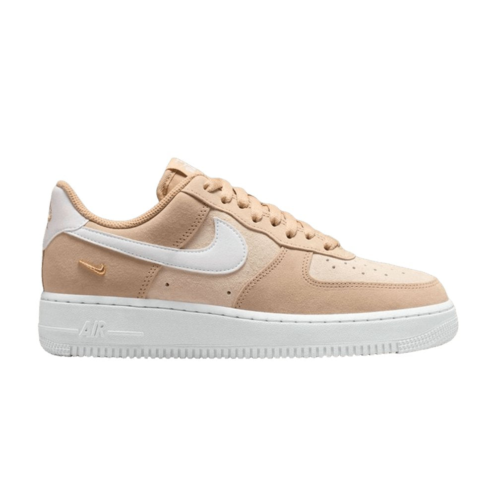 Nike Air Force 1 Low '07 SE Linen Sand Drift Metallic Gold Mini Swoosh (W) – hlavní pohled | Purekickz