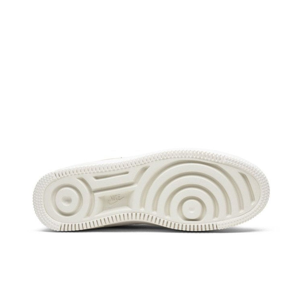 Nike Air Force 1 Sage Low Particle Beige (W) – zadní pohled | Purekickz