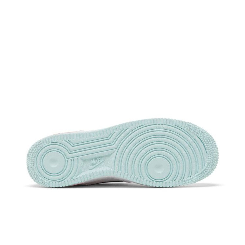 Nike Air Force 1 Low 07 LV8 White Atomic Pink (GS) – zadní pohled | Purekickz