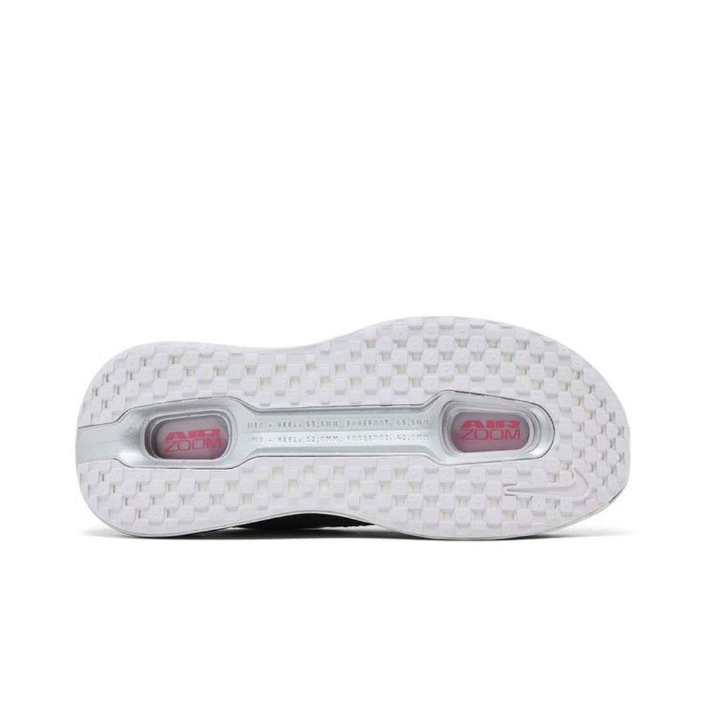 Nike Vomero Premium QS Fleur De-Lis Geyser Grey (W) – zadní pohled | Purekickz