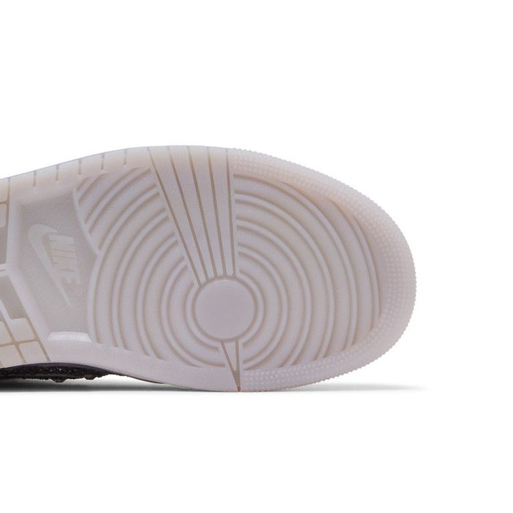 Jordan 1 Retro High OG Swarovski Vast Grey (W) – pohled shora | Purekickz