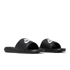 Nike Victori One Slide Triple Black – lifestyle foto | Purekickz